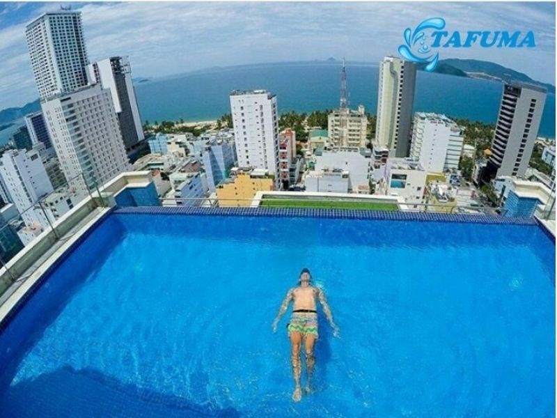 Hồ bơi vô cực Việt Nam tại Khách sạn ROSAKA Nha Trang