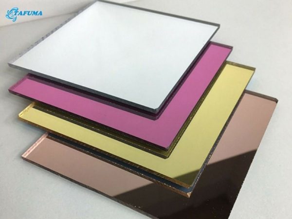 Kính Acrylic là gì? Ứng dụng Acrylic trong công nghệ bể bơi