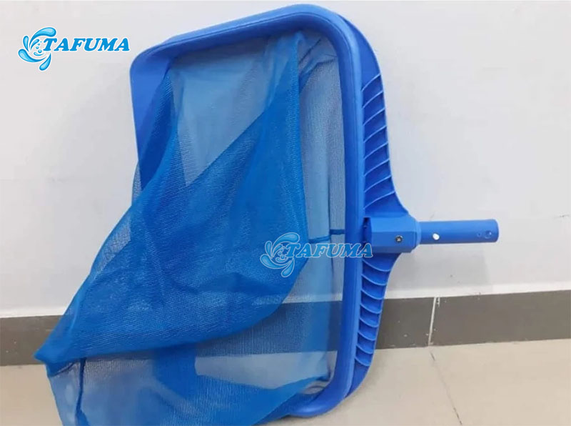 Vợt vớt rác bể bơi