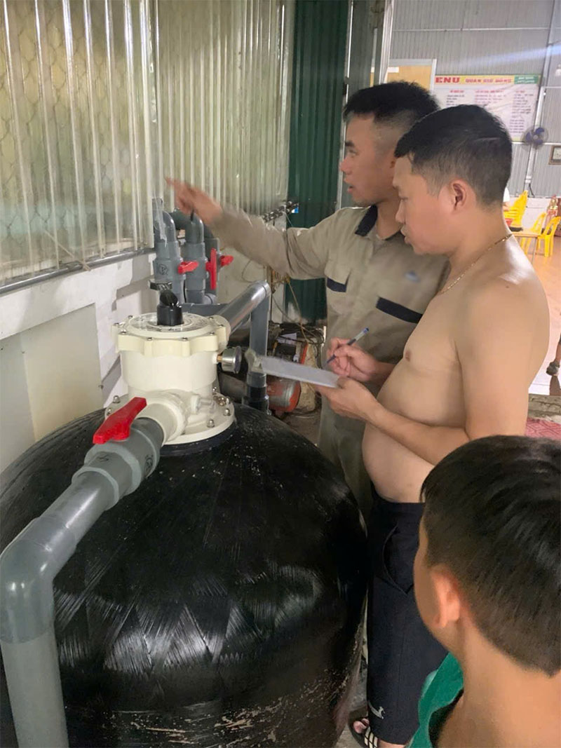Kết nối bình với hệ thống máy bơm, đường ống cho chuẩn xác