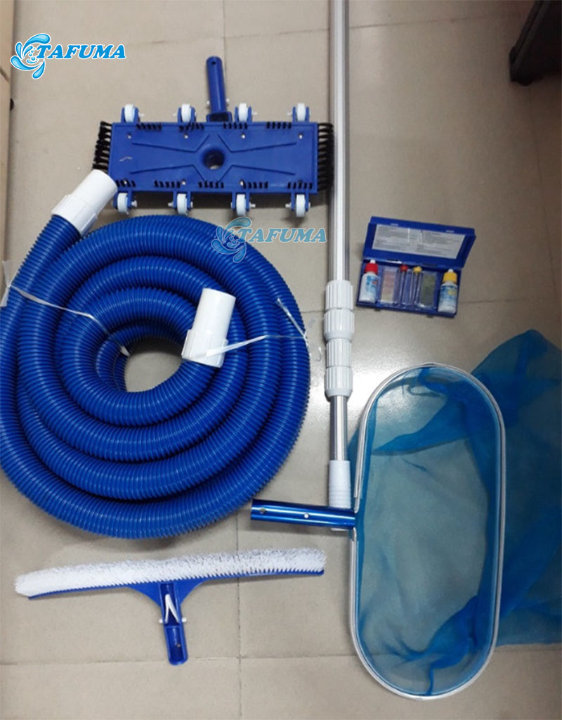 Vệ sinh dụng cụ vệ sinh bằng hóa chất tẩy rửa nhẹ để đảm bảo độ bền