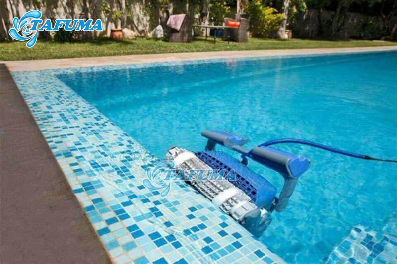 Chọn robot vệ sinh hồ bơi phù hợp với kích thước của bể bơi