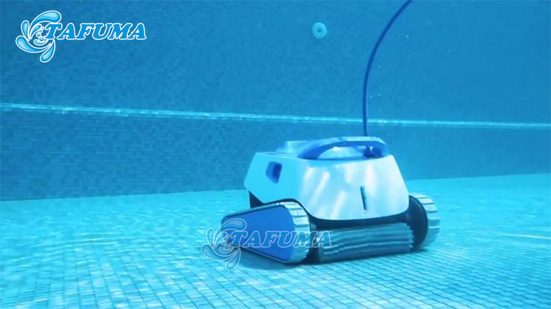 Robot vệ sinh bể bơi giúp tiết kiệm thời gian và công sức