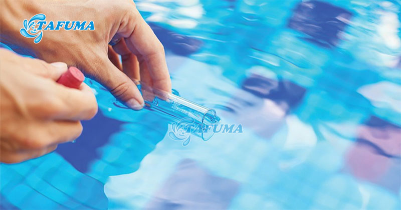 Nên test nước hồ bơi thường xuyên để đảm bảo chất lượng nước