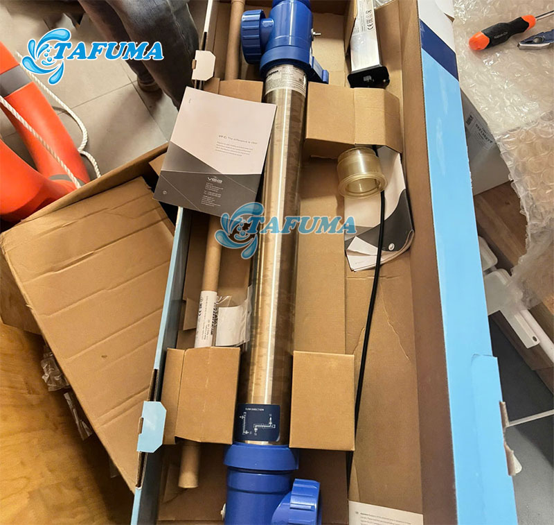 Đèn UV Blue Lagoon giúp giảm lượng hóa chất xuống đáng kể