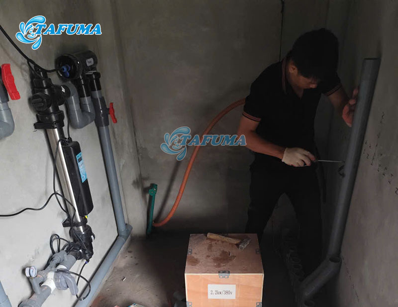 Đèn Emaux UV được lắp đặt nhiều cho hồ bơi thương mại