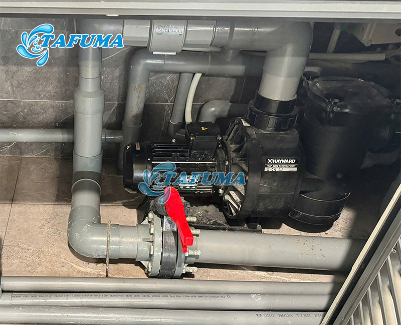 Kiểm tra vị trí lắp đặt máy bơm để đảm bảo cân bằng