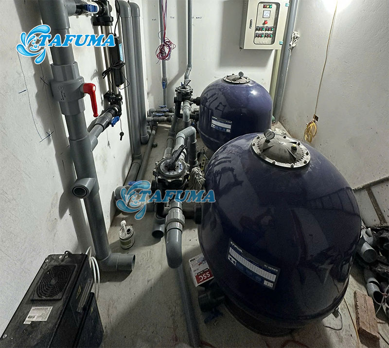 Không tắt máy bơm khi rửa ngược bình lọc có thể gây hỏng hóc cho hệ thống lọc