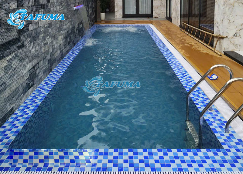 Chọn thang bể bơi có kiểu dáng phù hợp