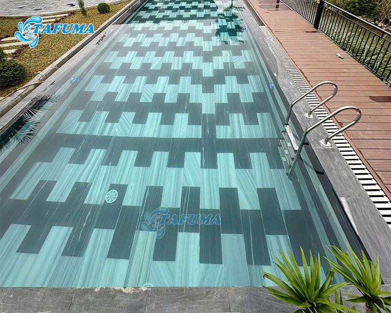 Chọn thang hồ bơi có chất liệu tốt