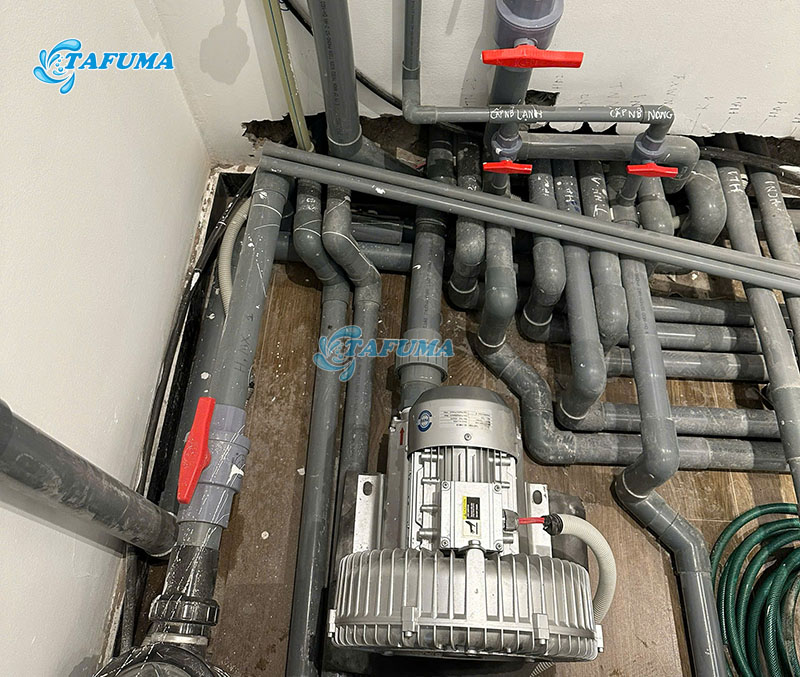 Máy thổi khí cần được lắp đặt ở nơi khô ráo